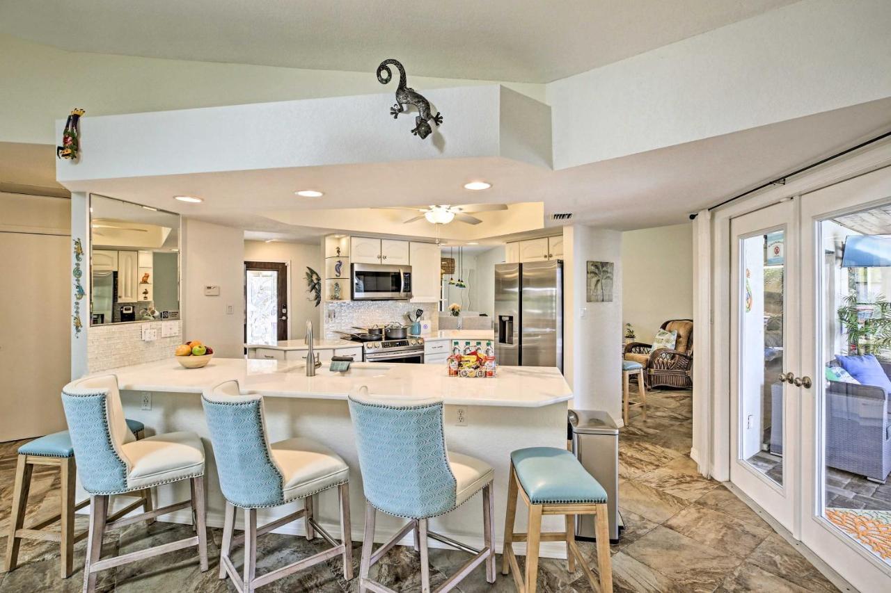 Canal Waterfront Home With Private Pool And Dock! 푼타고다 외부 사진