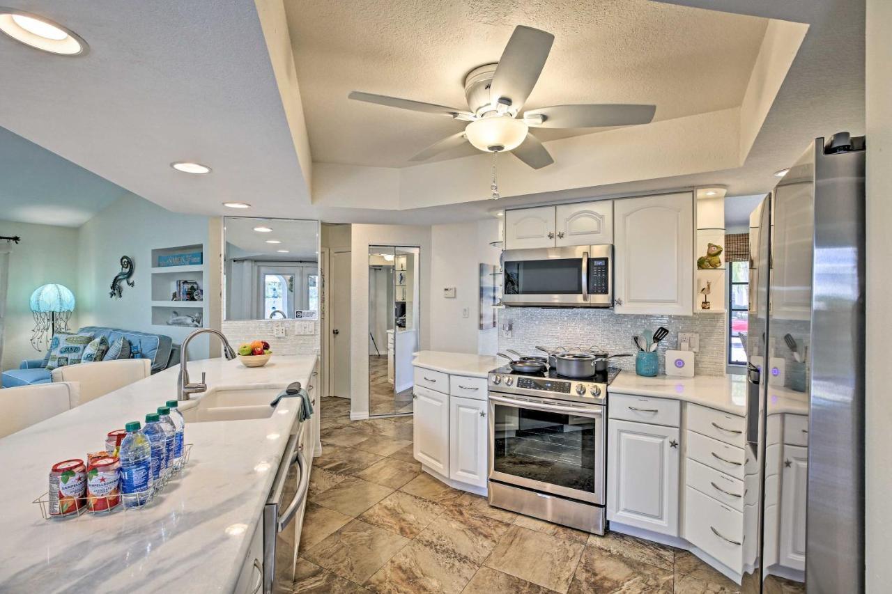 Canal Waterfront Home With Private Pool And Dock! 푼타고다 외부 사진