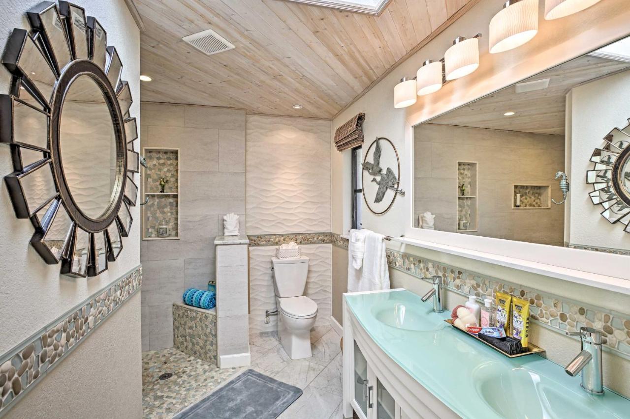 Canal Waterfront Home With Private Pool And Dock! 푼타고다 외부 사진